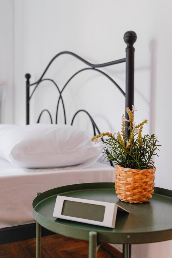 Urban Escape Next To Acropolis And Athens City Center Bagian luar foto